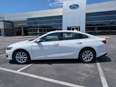Used 2024 Chevrolet Malibu LT FWD image 2