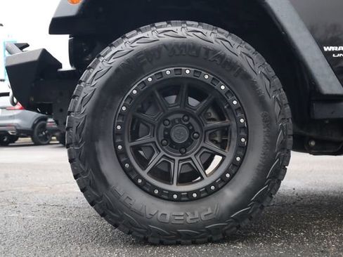 Used 2018 Jeep Wrangler Unlimited Rubicon w/ Connectivity Group image 8