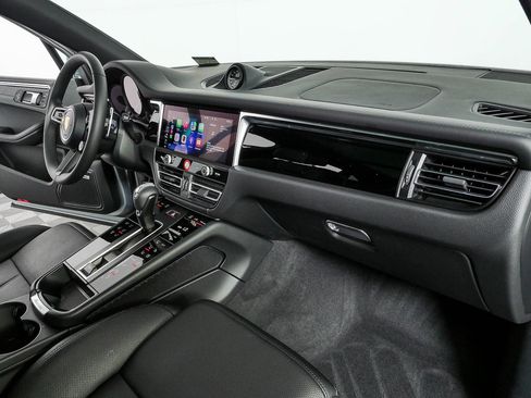 Certified 2026 Porsche Macan AWD/4WD image 25