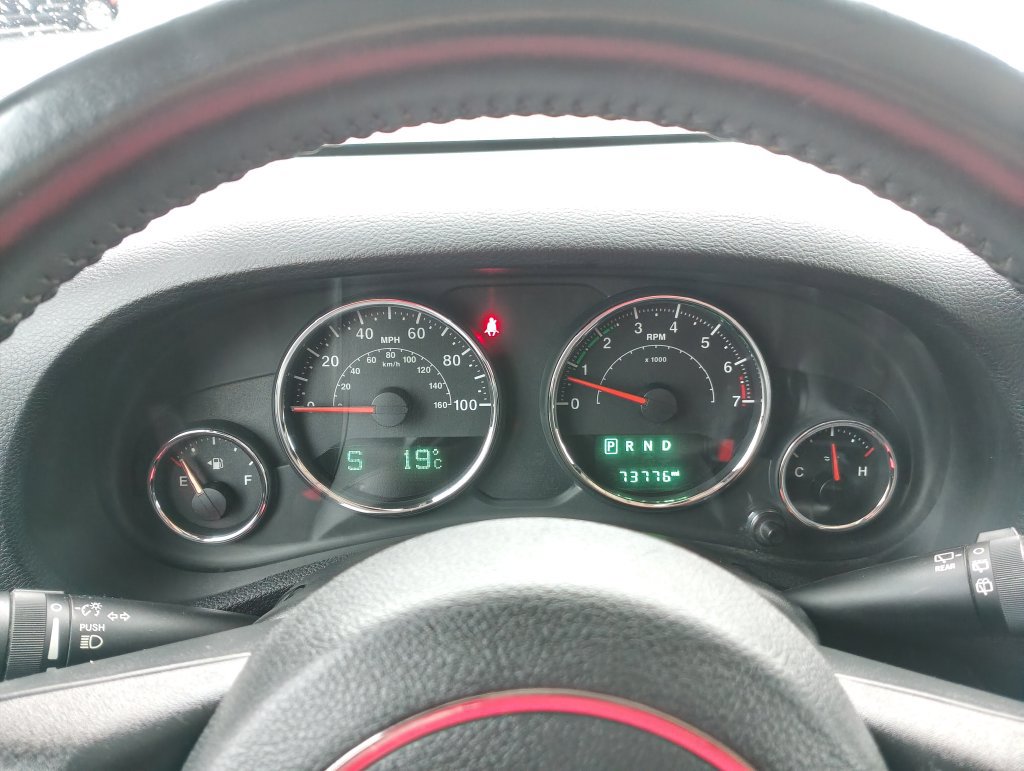 Used 2018 Jeep Wrangler Unlimited Sahara w/ Connectivity Group AWD/4WD image 24