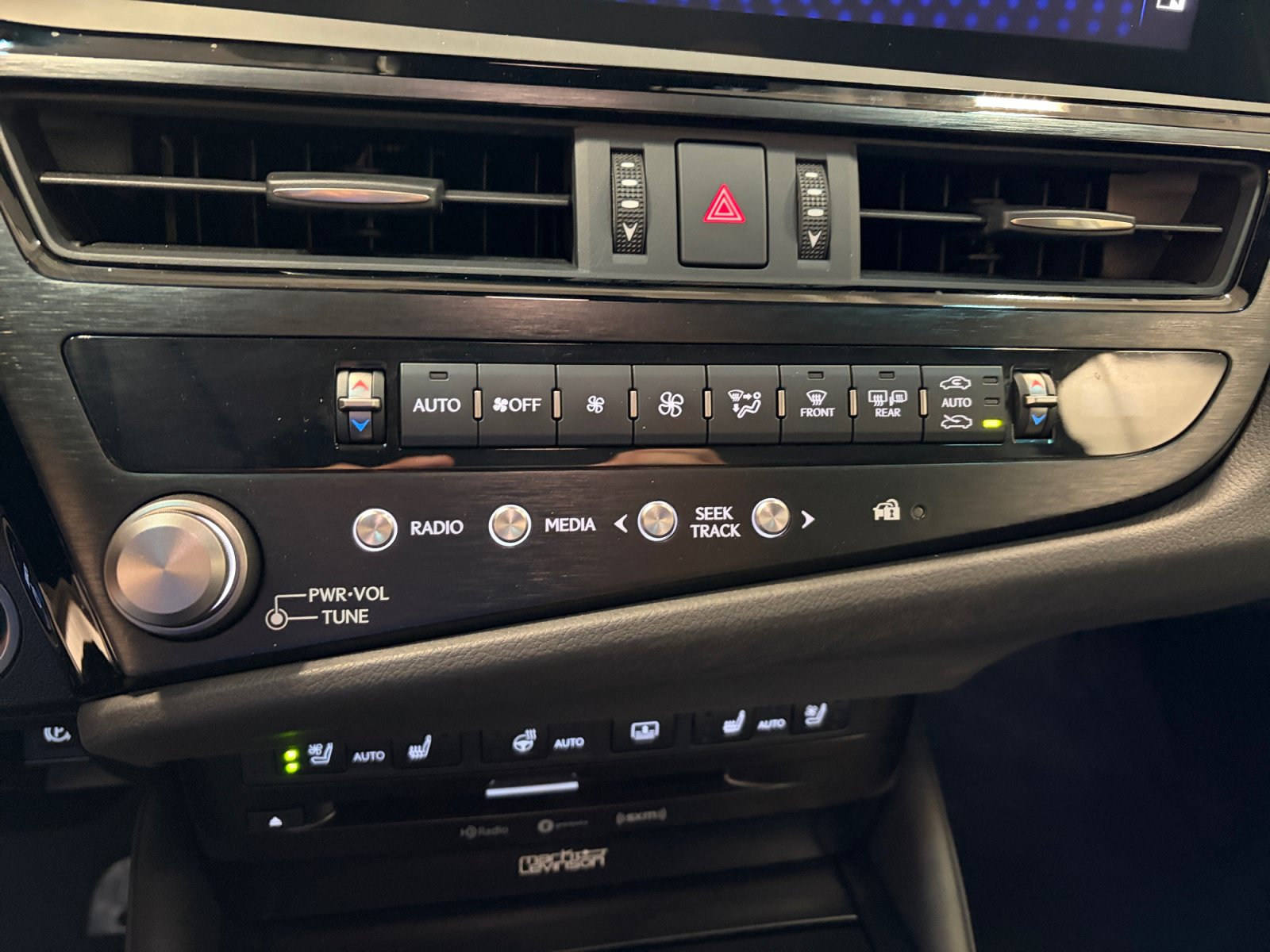 Used 2022 Lexus ES 300h w/ Accessory Package FWD image 31