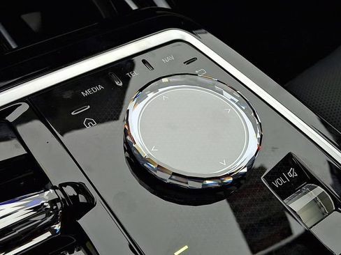 New 2026 BMW 750e xDrive AWD/4WD image 14
