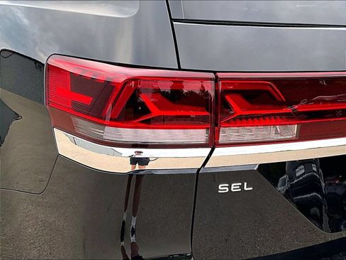 Used 2025 Volkswagen Atlas SEL AWD/4WD image 27