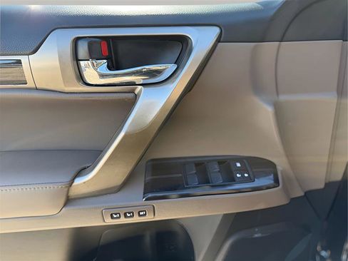 Used 2020 Lexus GX 460 Premium image 35