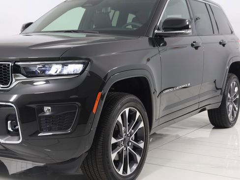 Used 2024 Jeep Grand Cherokee Overland w/ Luxury Tech Group IV image 57
