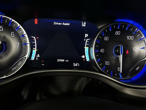 Certified 2024 Chrysler Pacifica Touring-L image 15