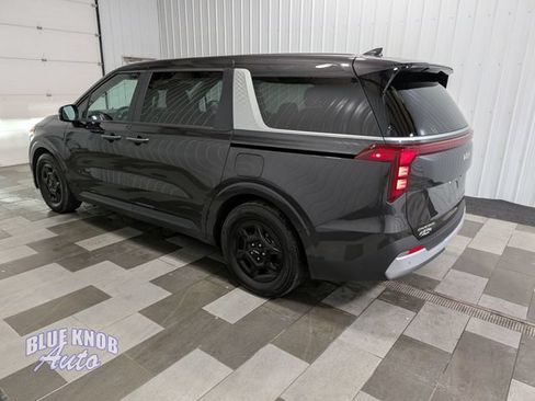 Used 2026 Kia Carnival FWD image 2