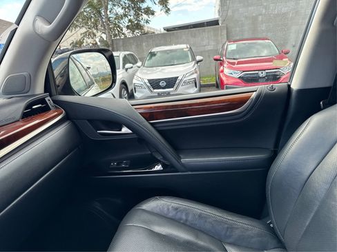 Used 2016 Lexus LX 570 4WD image 18