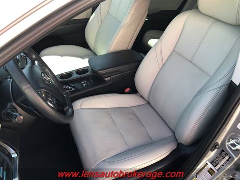 Used 2018 Toyota Avalon Limited w/ Carpet Mat Package FWD image 12