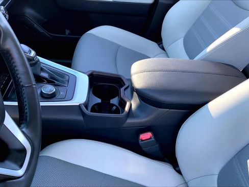 Used 2021 Toyota RAV4 Limited image 13