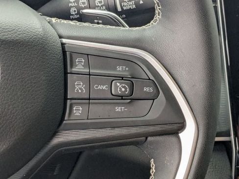 Certified 2023 Jeep Grand Cherokee Altitude AWD/4WD image 16