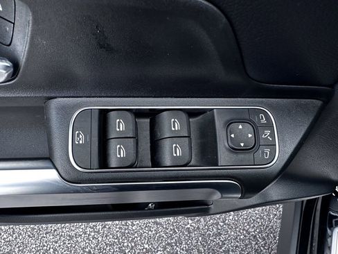 Used 2025 Mercedes-Benz GLB 250 4MATIC image 27