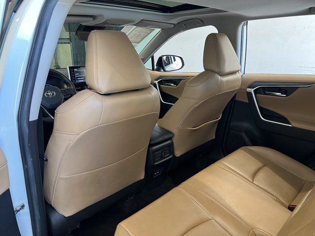 Used 2021 Toyota RAV4 Limited AWD/4WD image 31
