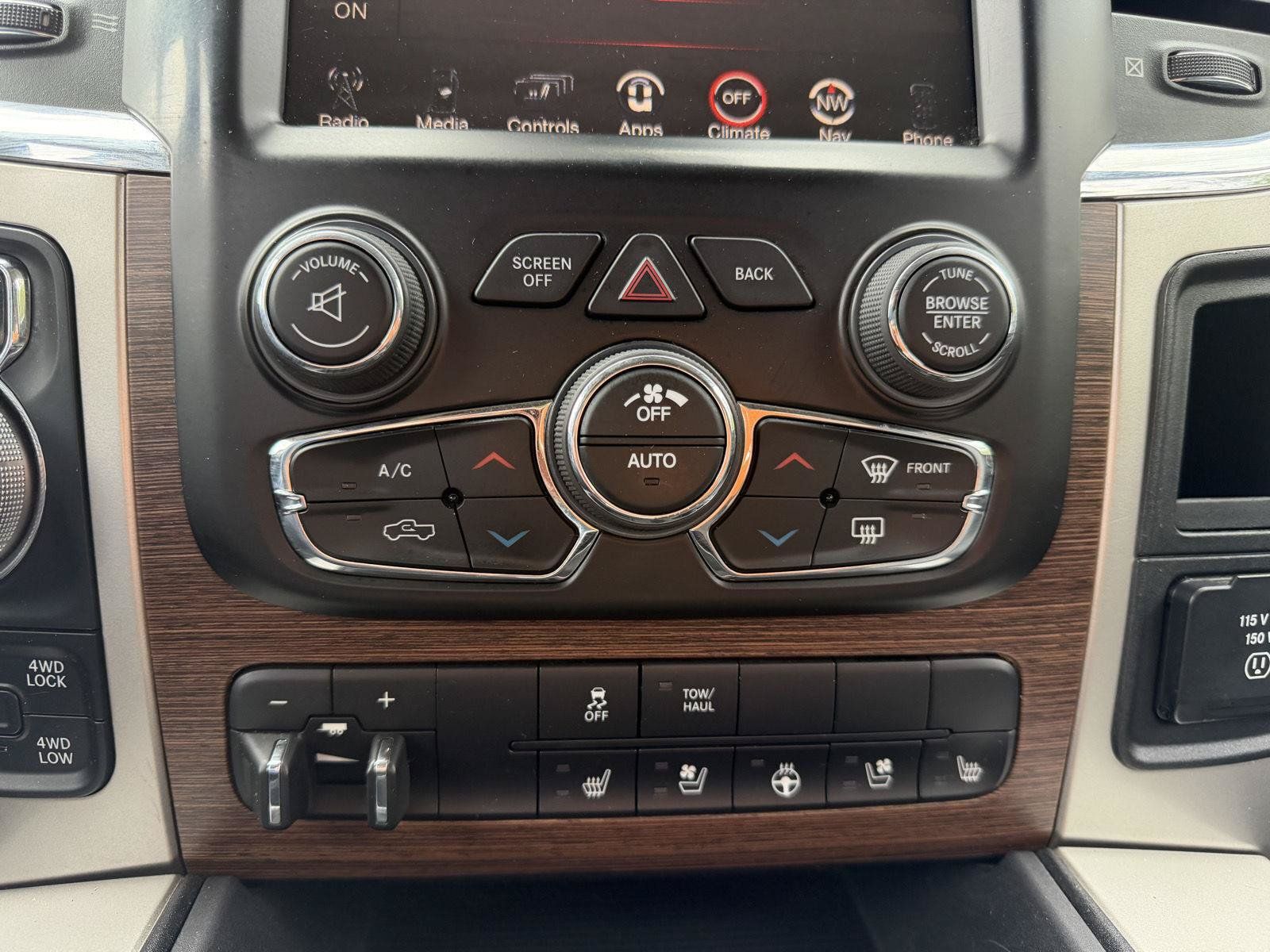 Used 2015 RAM 1500 Laramie w/ Convenience Group AWD/4WD image 18