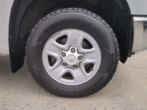 Used 2017 Toyota Tundra SR5 AWD/4WD image 9