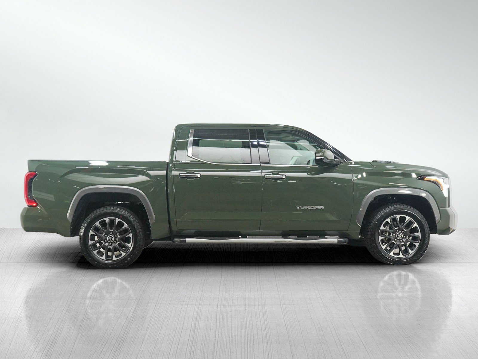 Used 2023 Toyota Tundra Limited AWD/4WD image 6