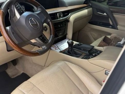 Used 2018 Lexus LX 570 4WD w/ Luxury Package image 7