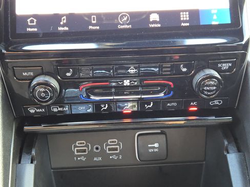 Used 2024 Jeep Grand Cherokee L Limited w/ Black Appearance Package image 22