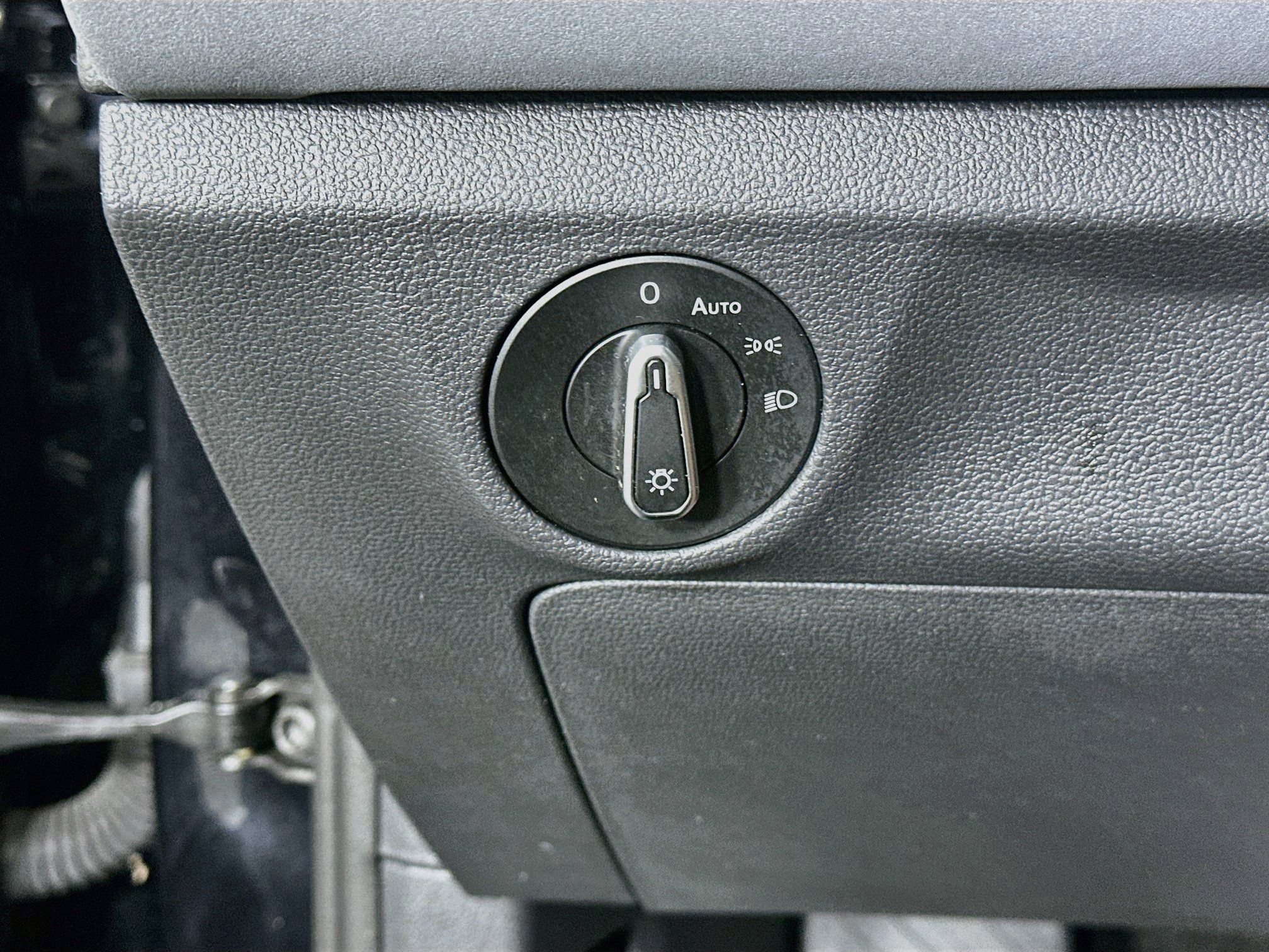 Used 2025 Volkswagen Jetta SE FWD image 17