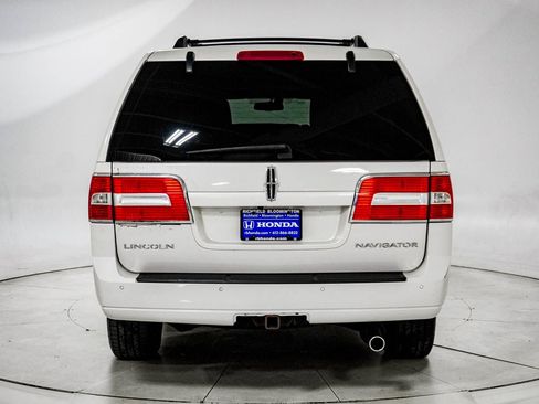 Used 2011 Lincoln Navigator L 4WD image 6