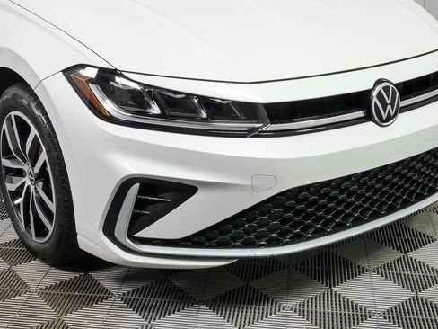 Certified 2025 Volkswagen Jetta SE FWD image 34