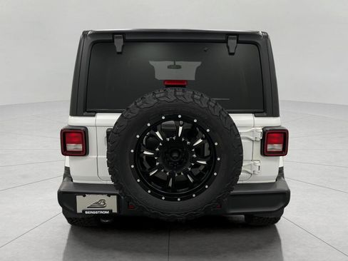 Used 2021 Jeep Wrangler Unlimited Sahara w/ Cold Weather Group AWD/4WD image 6