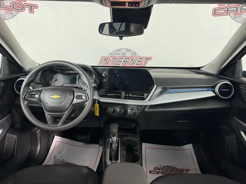 Used 2025 Chevrolet Trax LS FWD image 11