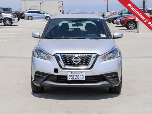 Used 2019 Nissan Kicks SV FWD image 2