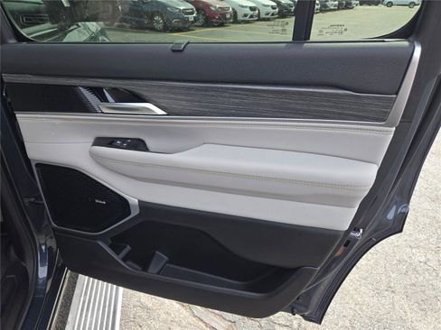 Certified 2024 Jeep Wagoneer Series III w/ Premium Group I image 10