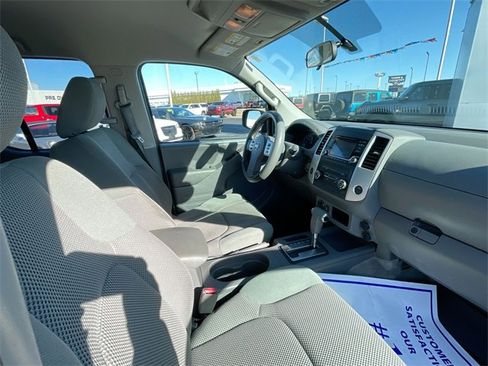 Used 2016 Nissan Frontier SV image 15