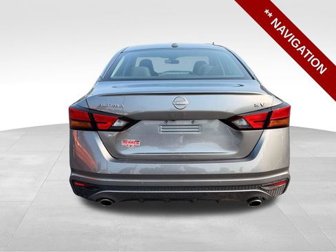 Used 2023 Nissan Altima 2.5 SV w/ SV Premium Package FWD image 4