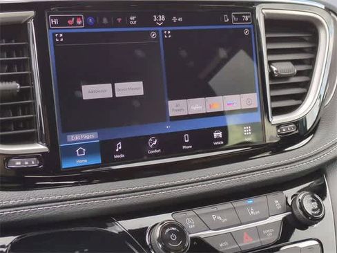 New 2026 Chrysler Pacifica Select image 30