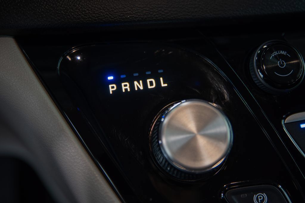 Used 2023 Chrysler Voyager LX FWD image 28