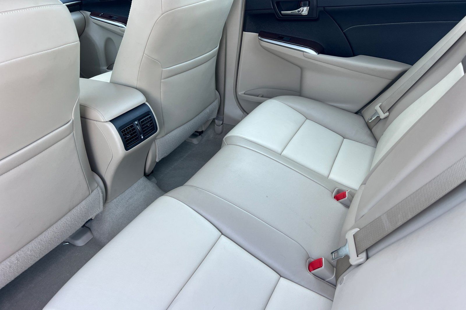 Used 2014 Toyota Camry XLE w/ Leather Package FWD image 12