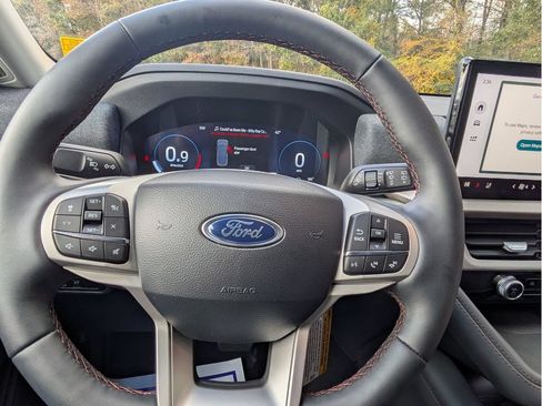 Used 2026 Ford Explorer Active w/ Active Comfort Package RWD image 16