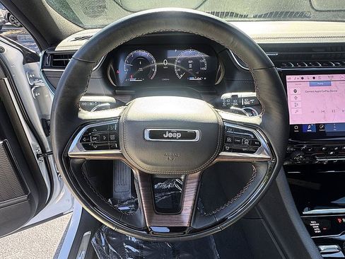 Used 2025 Jeep Grand Cherokee Summit AWD/4WD image 12