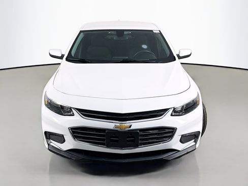 Used 2017 Chevrolet Malibu LT image 2