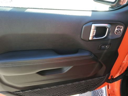 Used 2020 Jeep Wrangler Unlimited Sahara image 18