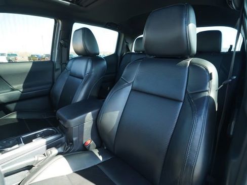 Used 2018 Toyota Tacoma TRD Sport w/ TRD Premium Sport Package image 36