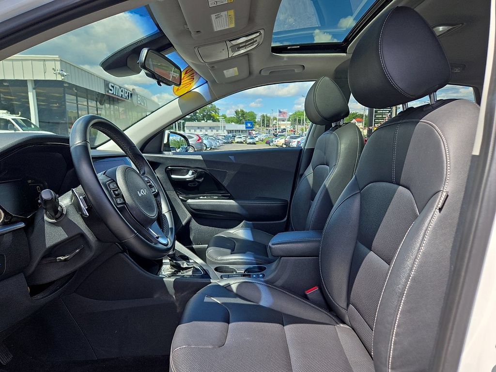 Used 2022 Kia Niro Touring Special Edition FWD image 14
