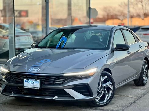 Used 2025 Hyundai Elantra SEL image 34