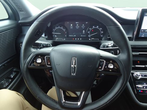 Used 2022 Lincoln Corsair AWD w/ Equipment Group 101A image 12