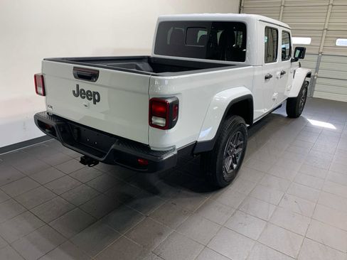 New 2026 Jeep Gladiator Sport AWD/4WD image 3