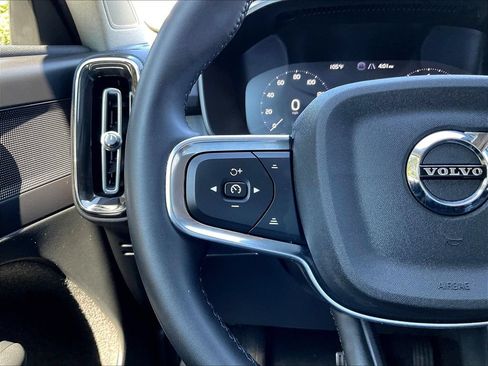 Used 2022 Volvo XC40 T5 Momentum AWD/4WD image 10