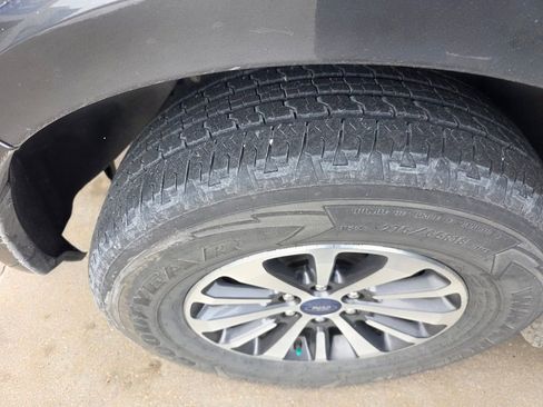 Used 2017 Ford Expedition XLT image 7