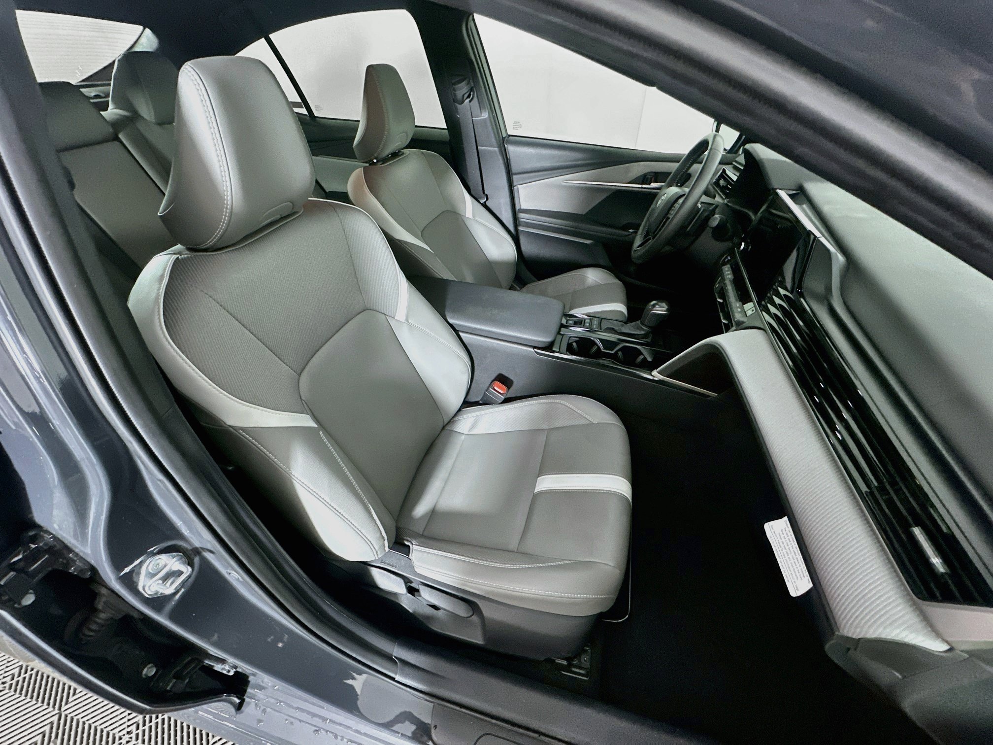 Used 2025 Toyota Camry SE FWD image 31