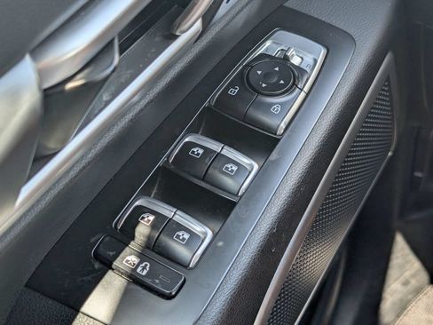 Used 2022 Kia Telluride S FWD image 11