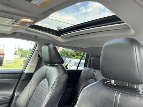 Used 2024 Toyota Highlander XLE AWD/4WD image 24