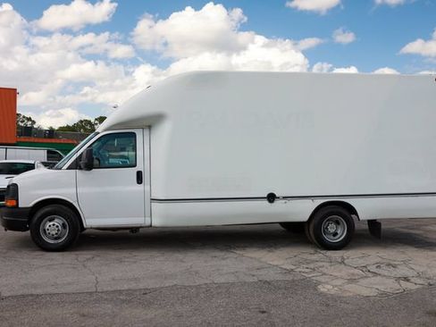 Used 2012 Chevrolet Express 3500 Extended RWD image 4