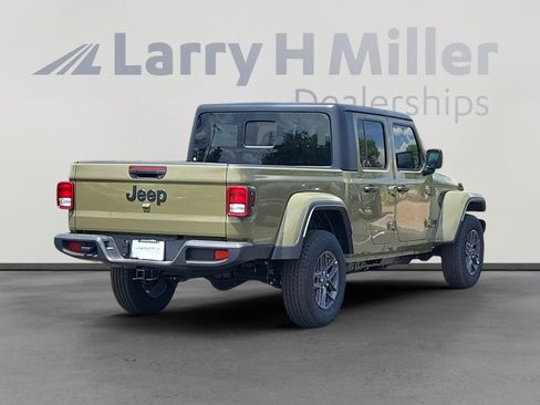 New 2025 Jeep Gladiator Sport image 5